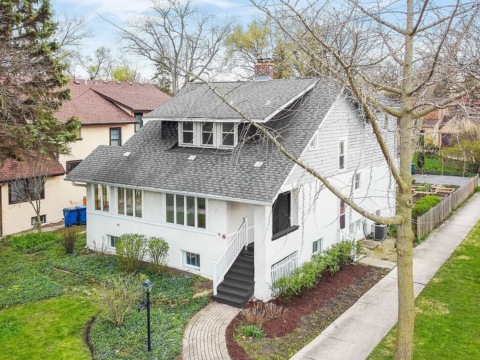1st image of 202 S Brainard Ave