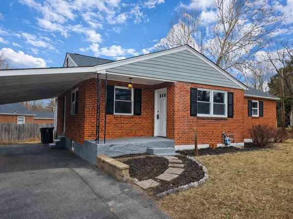 8 W Chestnut Hill Rd, Newark, DE 19713