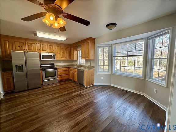3rd image of 7531 Blue Cedar Dr