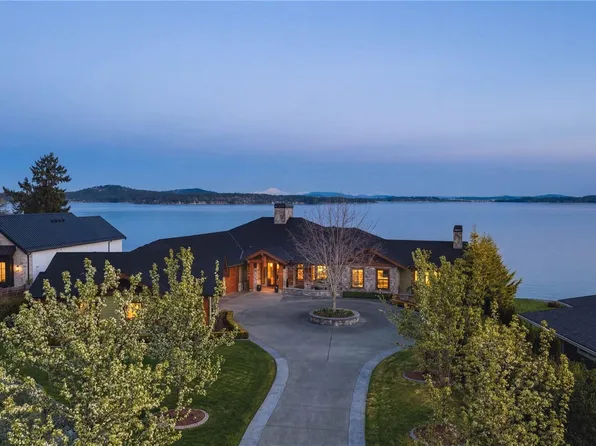 3070 Beachfront Cres, Cowichan Valley, BC V0R 2P3