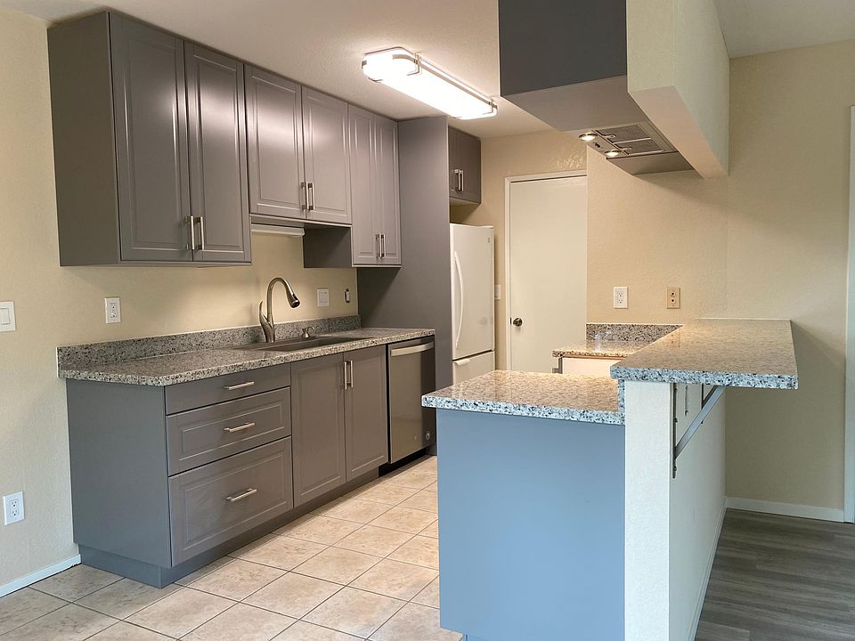 1st image of 119 Carmel Ct