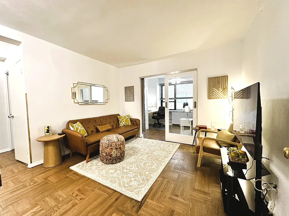 210 E 47th St #72SJ