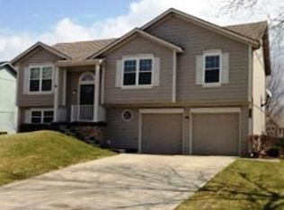 15461 S Wyandotte Dr, Olathe, KS 66062