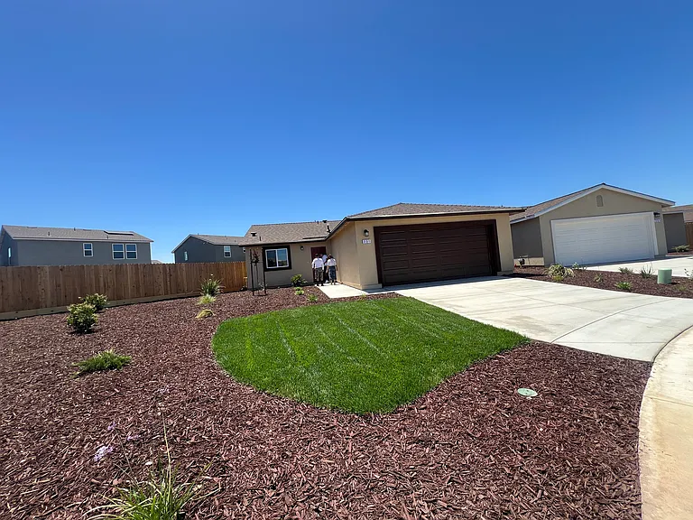 Yandris Ct — Photo 11