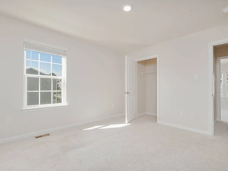 2085 Pomona Way — Photo 34