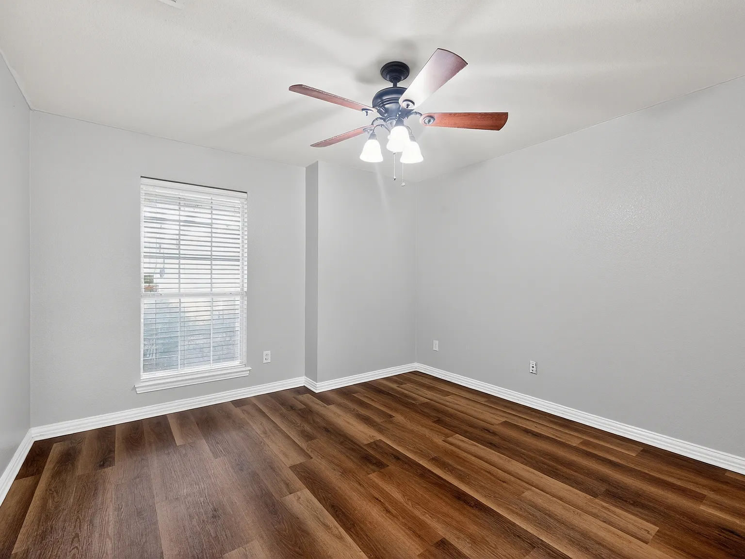 4 bed, 2.5 bath, 2998 sqft, $3,071 — Photo 2