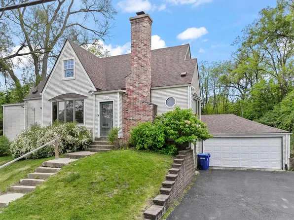 717 Front St, Lisle, IL 60532