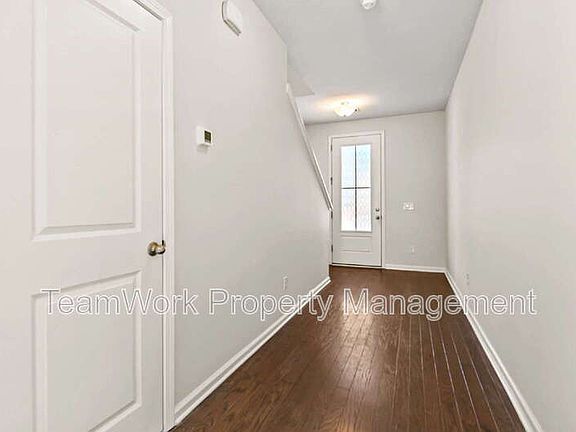 3rd image of 454 Zenith Blvd