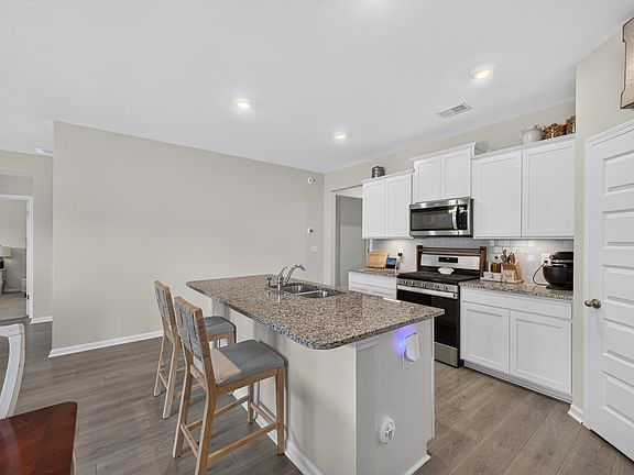 5th image of 224 Donnington Ct