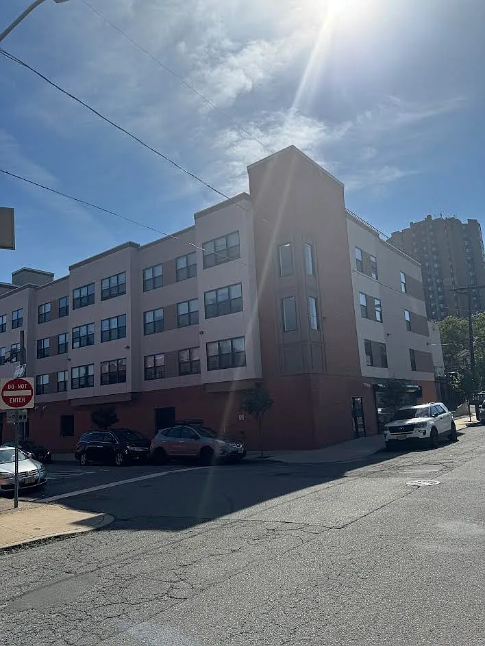 1 bed, $1,963 — Photo 1