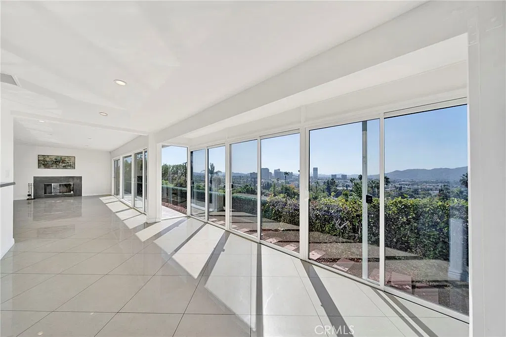 3 bed, 2600 sqft, $8,500 — Photo 3
