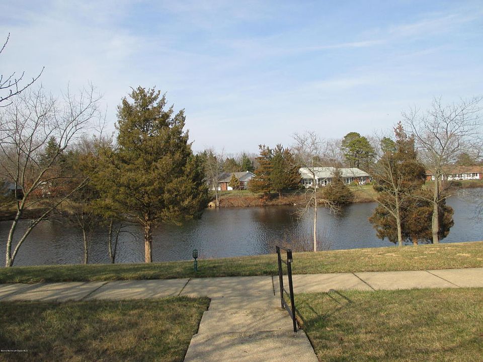 1st image of 385B Chatham Ct #385B