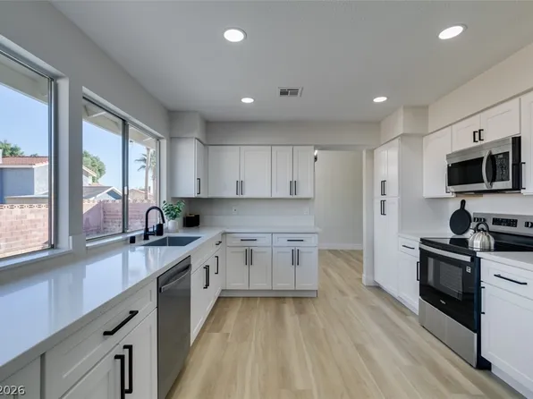 4650 White Rock Dr, Las Vegas, NV 89121