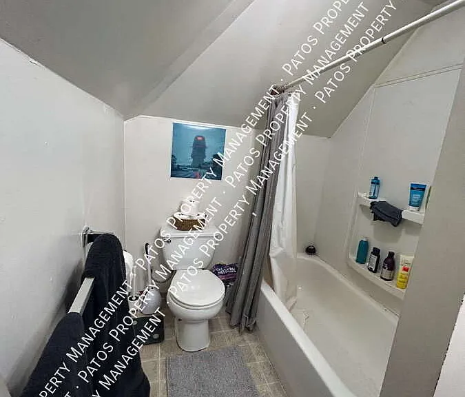 512 E Chestnut St — Photo 5