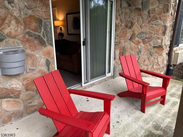 2 Chamonix Dr #206, Vernon Twp., NJ 07462