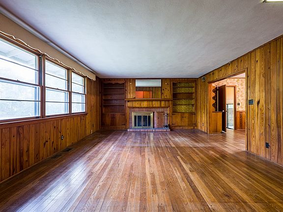 3rd image of 803 W Cranford Ave
