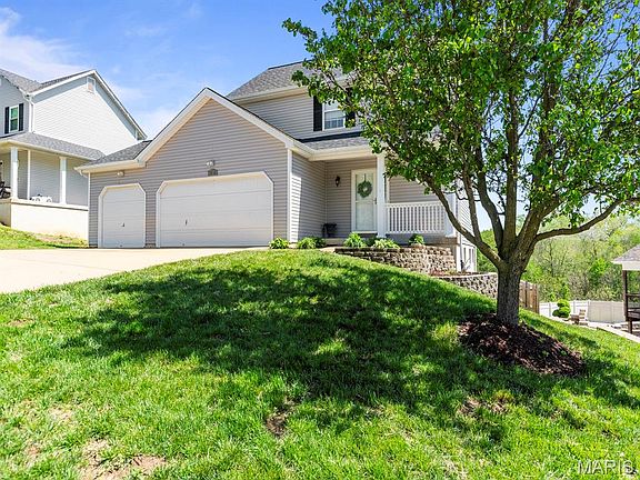 2nd image of 2914 Greenmont Ct