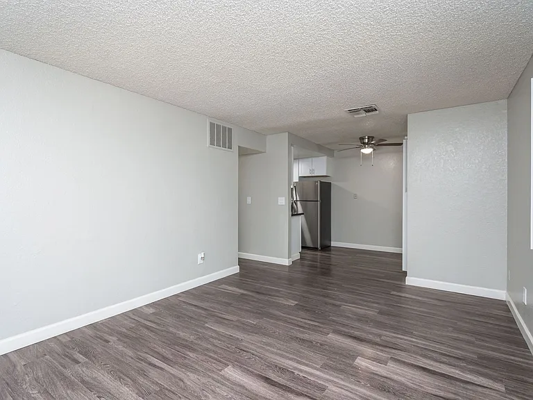 Gold Creek Apartments — Photo 27
