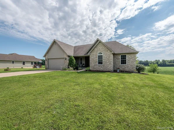9355 Walnut Dr, Tipton, MI 49287