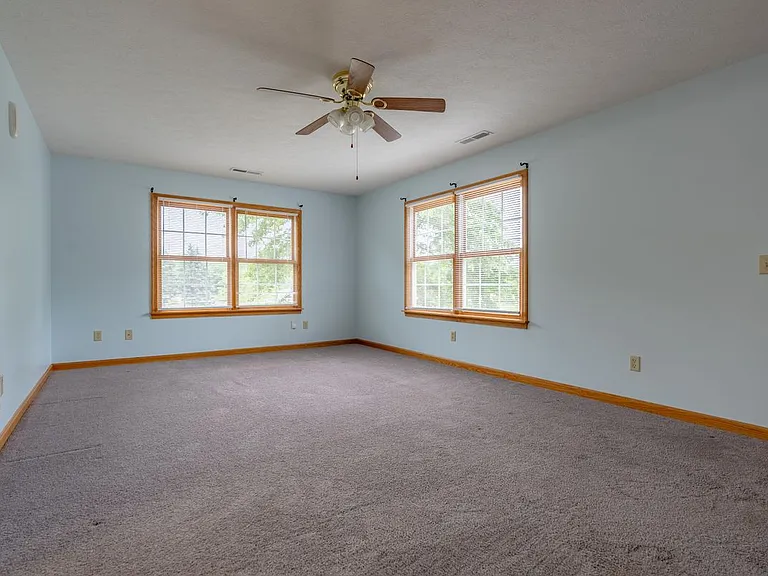 2919 Cliftmont Ave NE — Photo 3