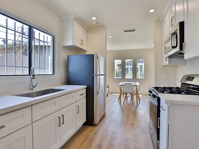 619 W 30th St #625 — Photo 2