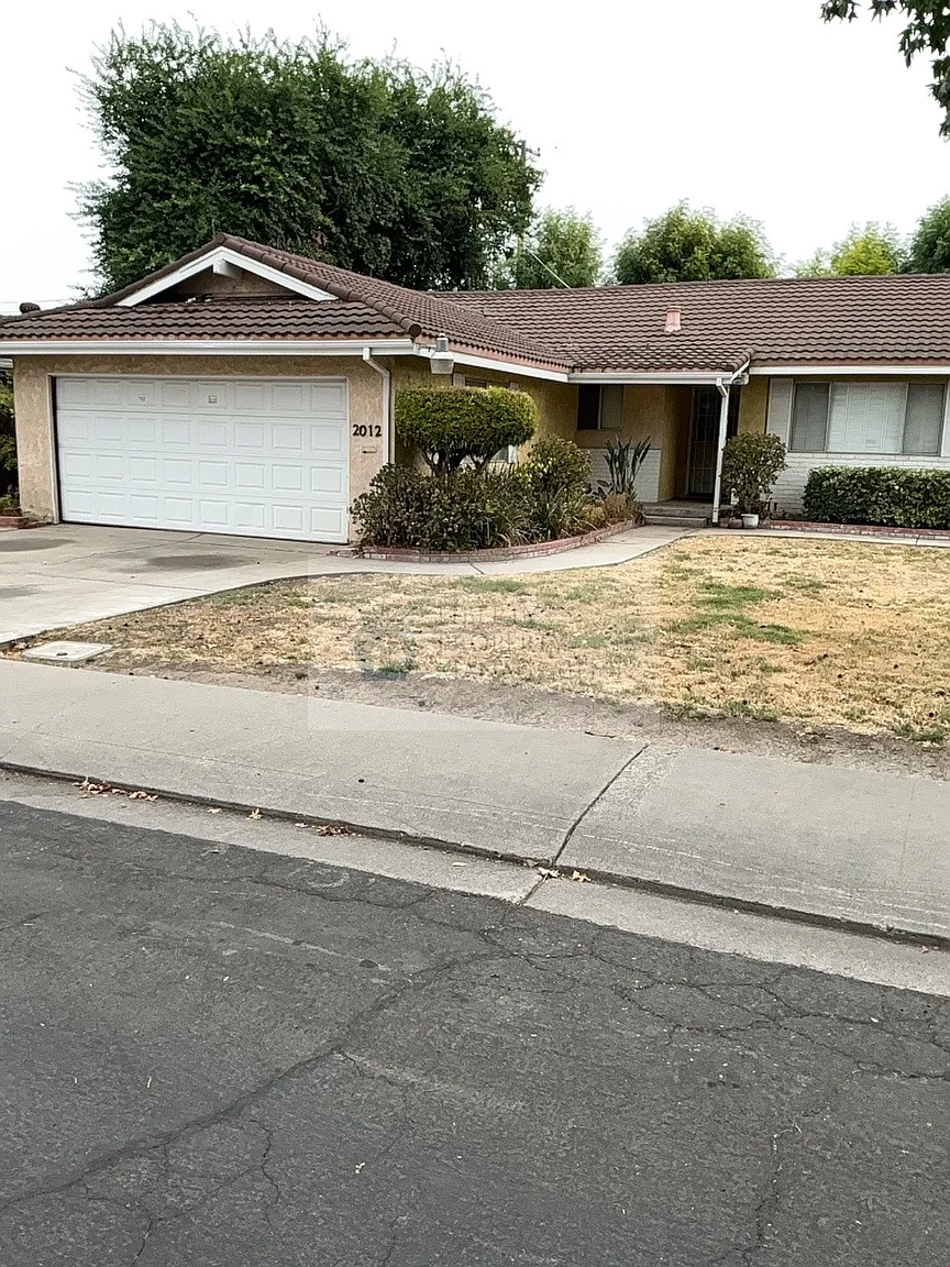 2012 Reseda Ln photo 1
