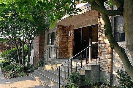 Exterior Photo 1