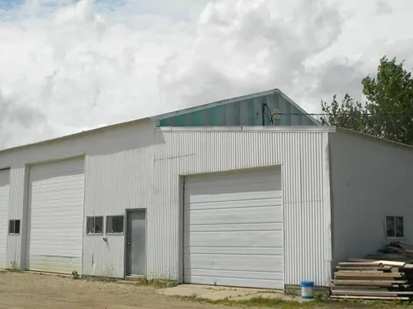 919 6th St SW, Hampton, IA 50441