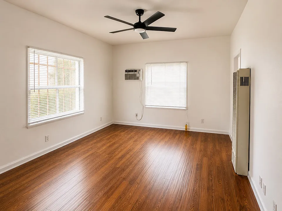 1414 N Hobart Blvd #8