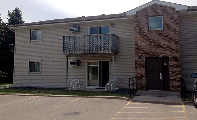1st image of 1605 Redwood Dr APT 102