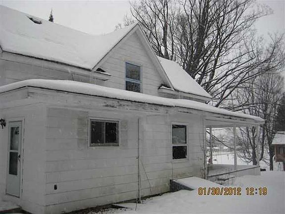 3rd image of 2811 Railroad St