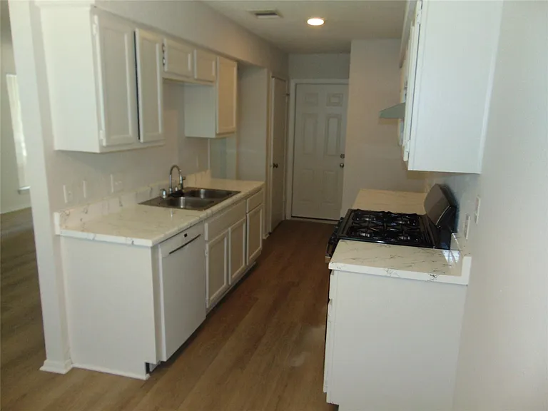 508 Burlwood Ct — Photo 4