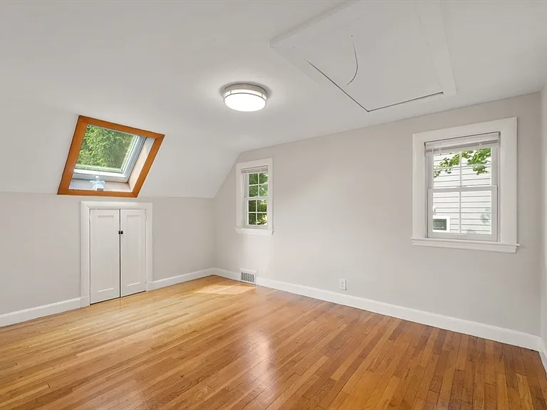 42 Elinor Rd — Photo 7