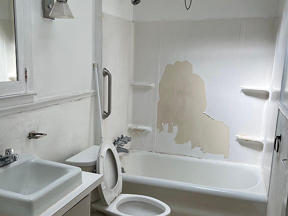 4th image of 3502 Wellington St Floor 2