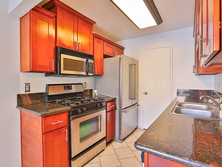 1300 Brentwood Cir #D — Photo 7