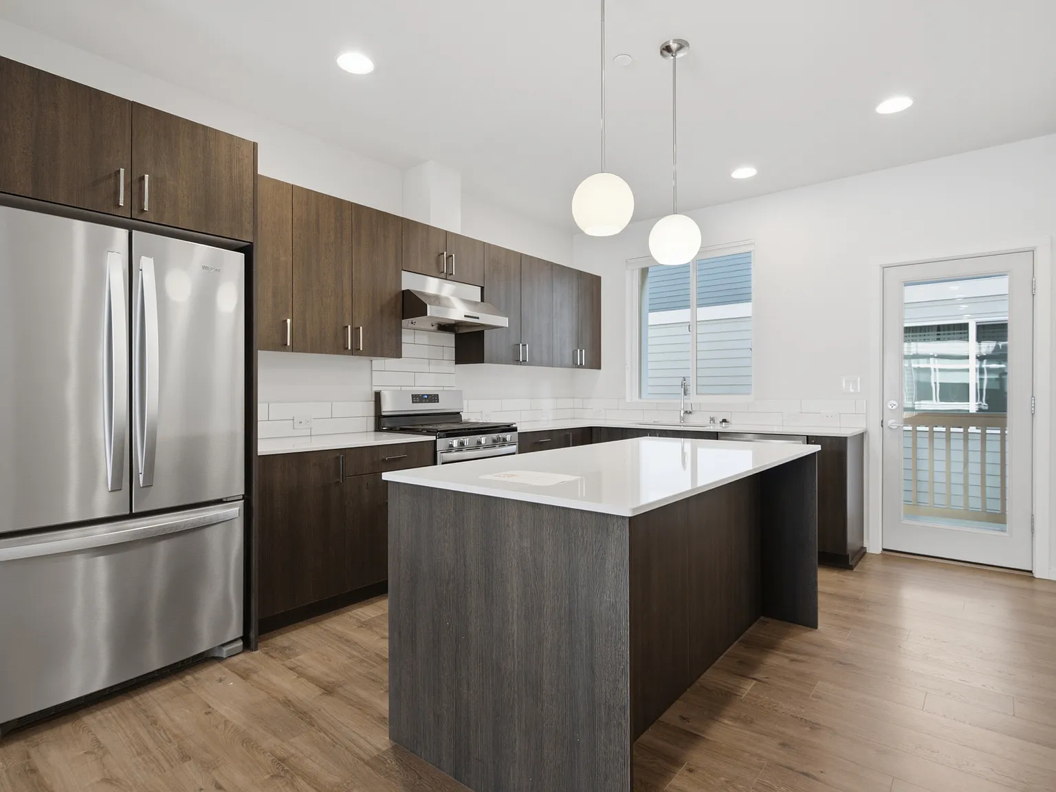 3 bed, 2.5 bath, 1820 sqft, $3,300 — Photo 4