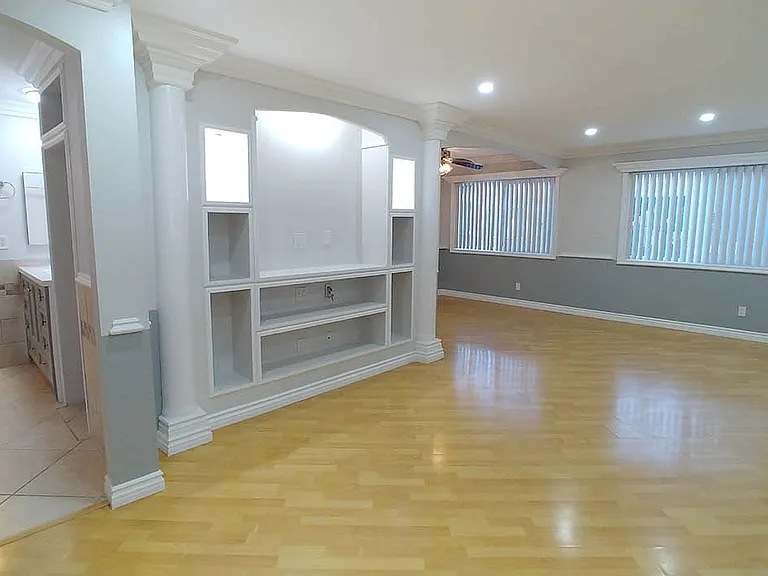 Alhambra @ Studio City Apts. — Photo 61