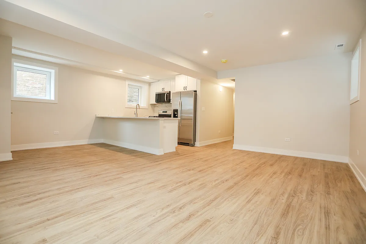 Building Photo - 2230 W Wilson Ave #G