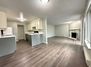 210 Portland Ct SW APT D, Pacific, WA 98047