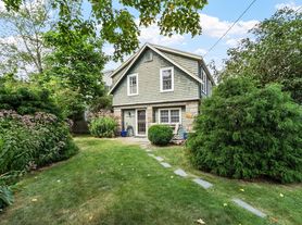 1 Pigeon Hill Ct, Rockport, MA