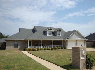 404 Tiffany Dr, Wake Village, TX 75501