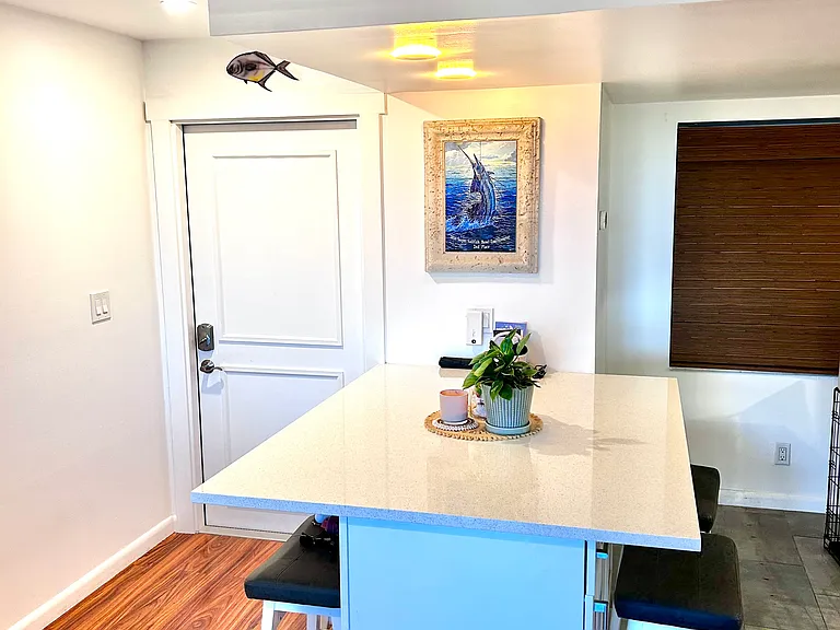 689 NE 6th Ct #304 — Photo 7