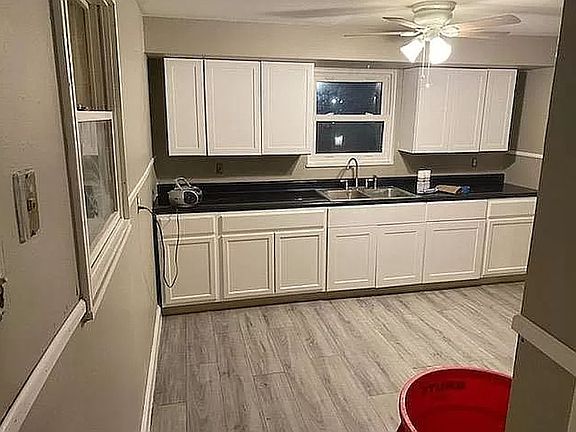 4th image of 4208 Ravenwood Ave