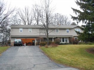 615 Forest Grove Ct, Brookfield, WI 53005