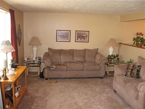 2nd image of 1923 Strawbridge Dr