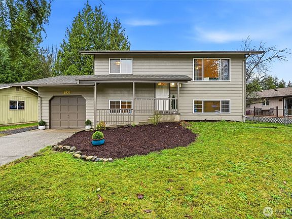 2nd image of 6831 19th Drive NE