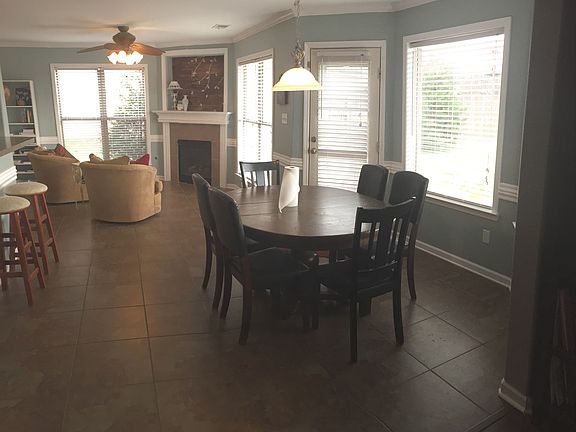 Breakfast room/ hearth room 