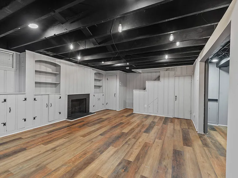 8126 Kirkwall Ct — Photo 2