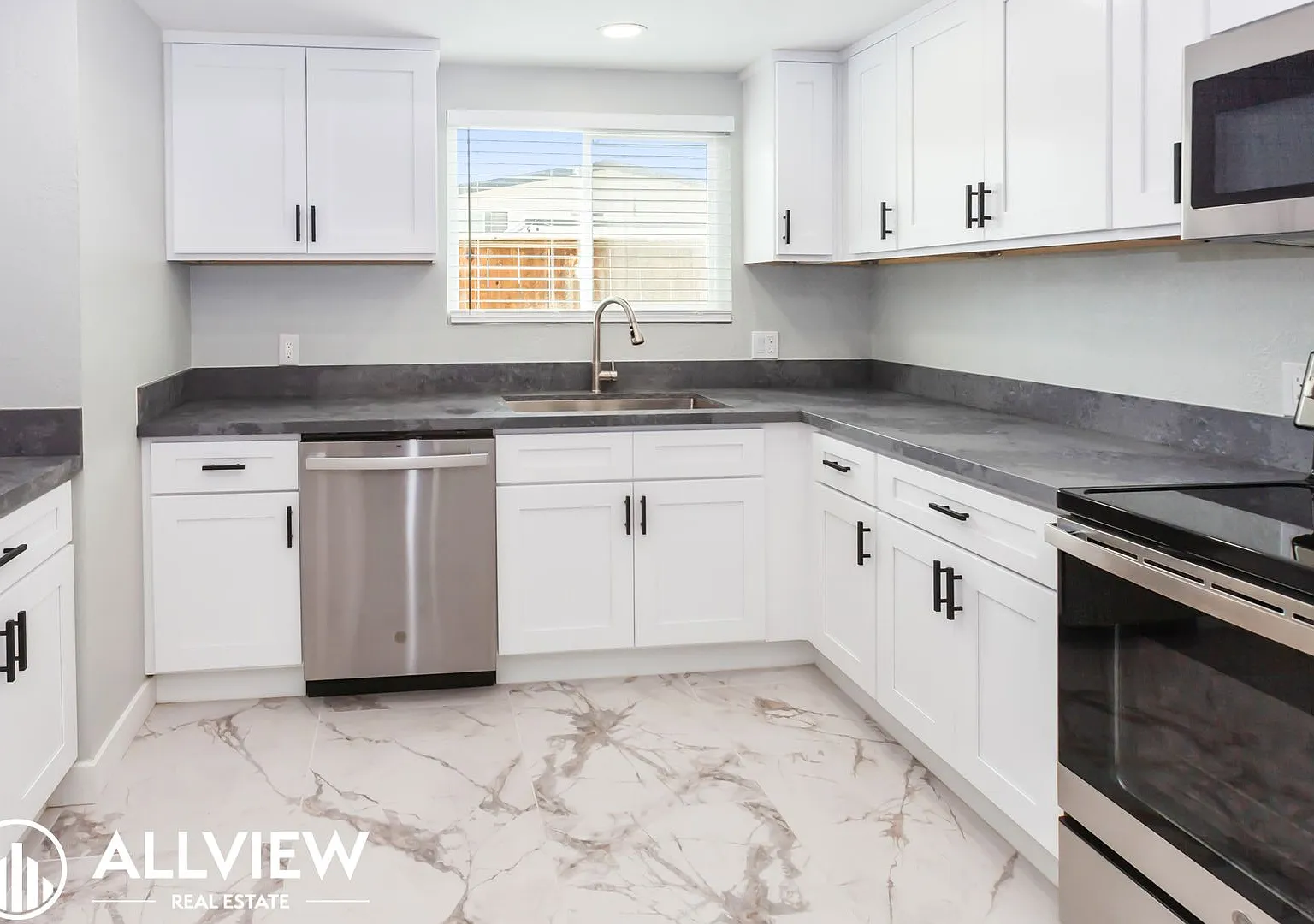 Fully Remodeled 2 Bed 2 Bath Gem Available in San Clemente! — Photo 4