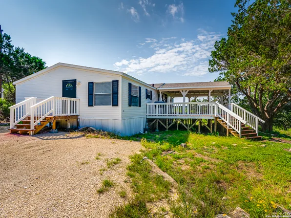 207 County Road 2701, Mico, TX 78056